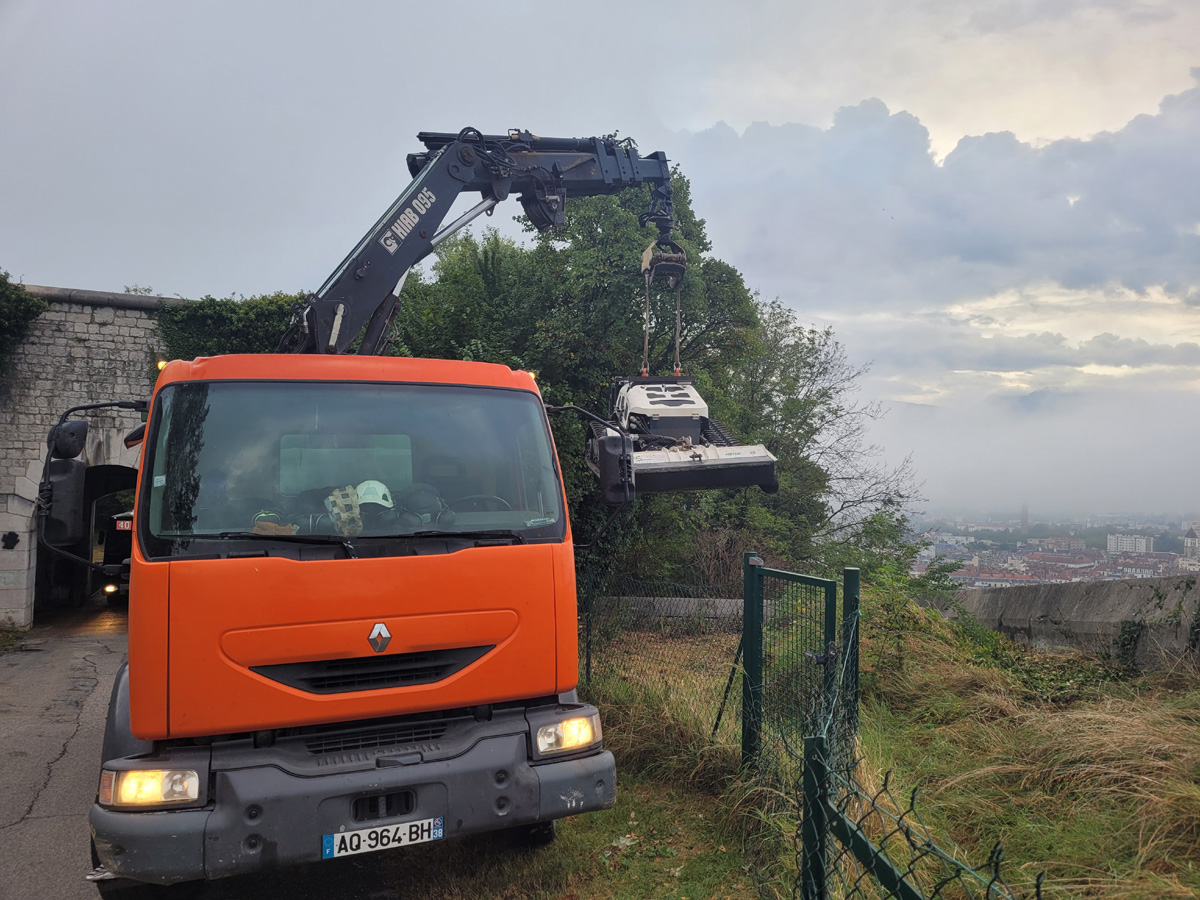 Grutage Debroussaillage Robot Hymach Bastille Isere